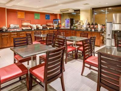 Ramada by Wyndham New York Times Square West - 17