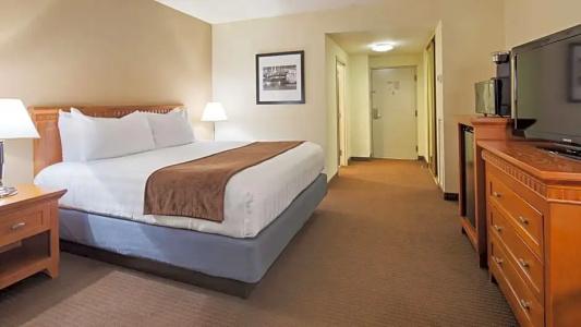 Best Western Plus Bayside Inn - 64