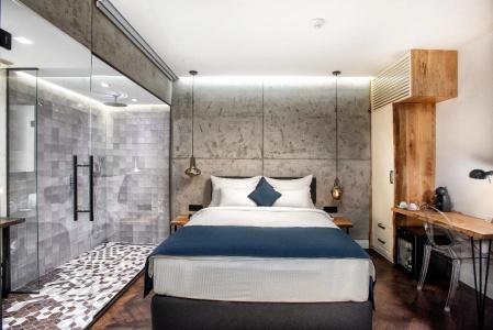 One Luxury Suites - 4