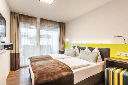Lederer's living - 30