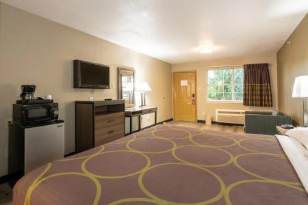 Super 8 by Wyndham Dallas East - 5