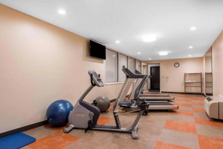 Erie Inn & Suites Solstice - 13
