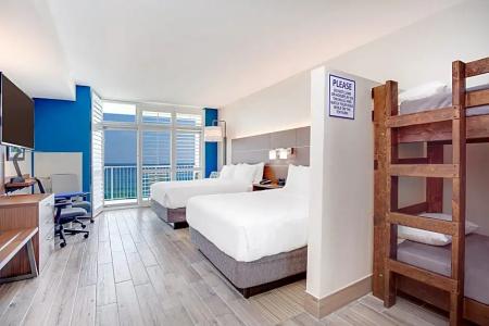 Holiday Inn Express & Suites Beach Beachfront by IHG - 148