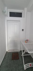 Eleanna's - 104