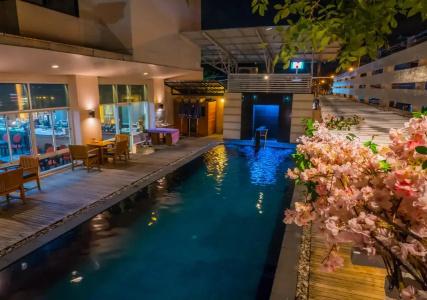 Atrium Boutique - 20