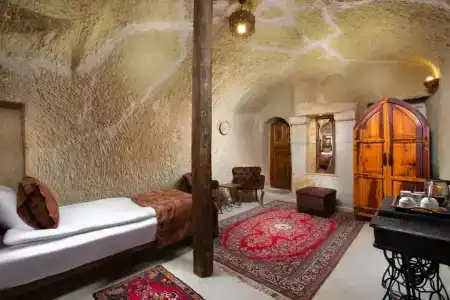 Romantic Cave - 114