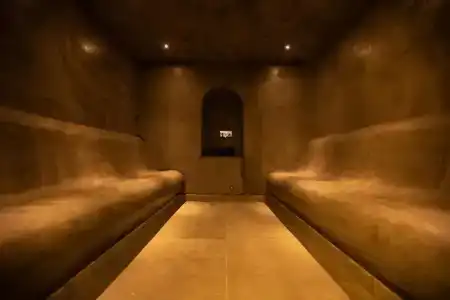 Royal G and Spa - 3