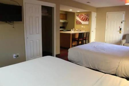 Hawthorn Suites East - 113