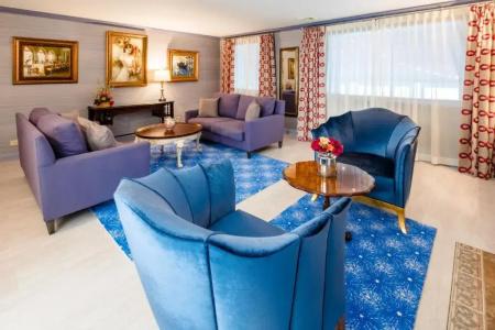 Red Coach Inn - 110