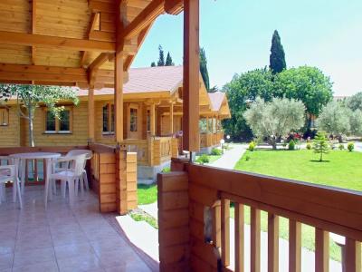 Sandy's Studios & Log-Villas - 50