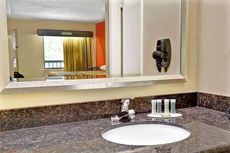 Super 8 by Wyndham Kissimmee/Maingate/Orlando Area - 28