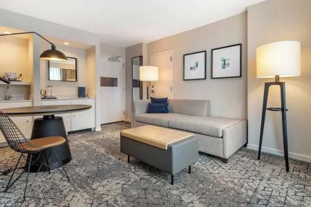 Sheraton Suites Old Town - 70