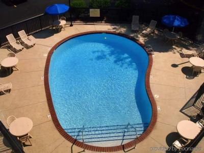 Hampton Inn-Airport - 11