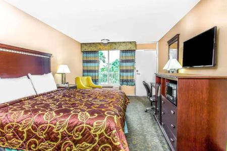 Days Inn by Wyndham Fort Lauderdale Airport Cruise Port - 27