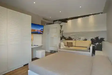 Embassy & Spa - 5