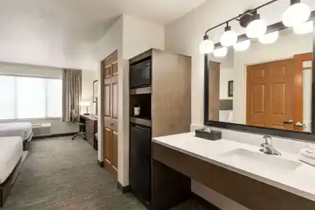 Days Inn & Suites by Wyndham - 17