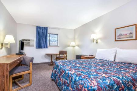 Super 8 by Wyndham/Brooks Street - 27