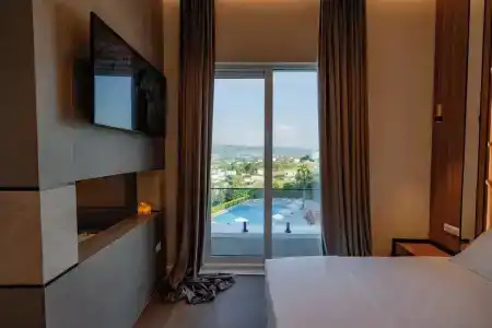 Royal Hill - 14