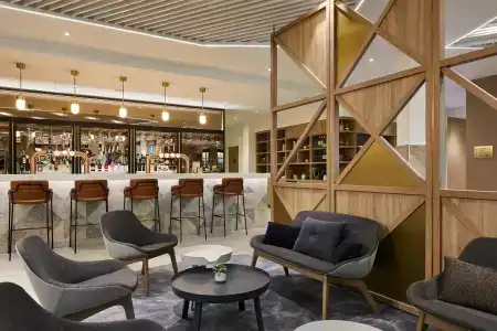Courtyard by Marriott London City Airport - 13