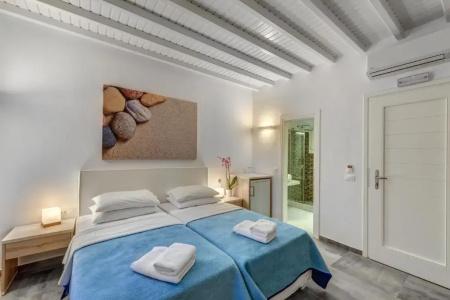 Makis Place - 35