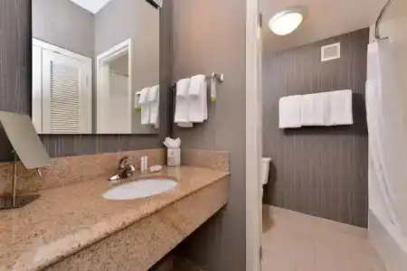 Courtyard by Marriott Dallas Northwest - 9