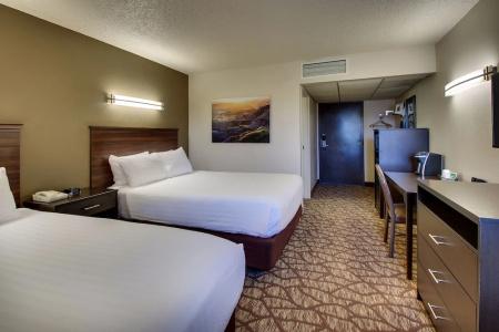 EverSpring Inn & Suites - 46
