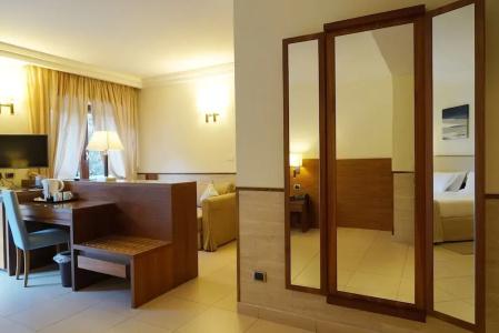 Suites & Residence - 89