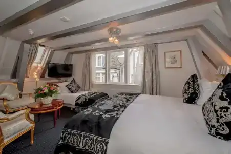 Ambassade - 103