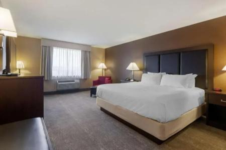 Best Western Plus Inn & Suites - 41