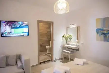 Serenity Luxe Suites - 3