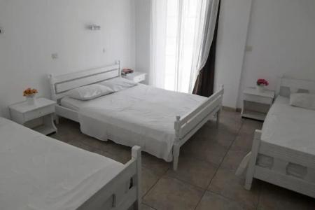 Armadoros / Ios Backpackers - 25