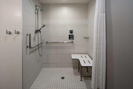 DoubleTree by Hilton - 10