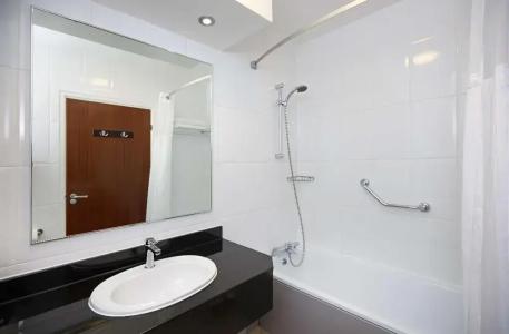 DoubleTree by Hilton Bristol North - 9