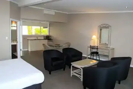 The Avenue - 128