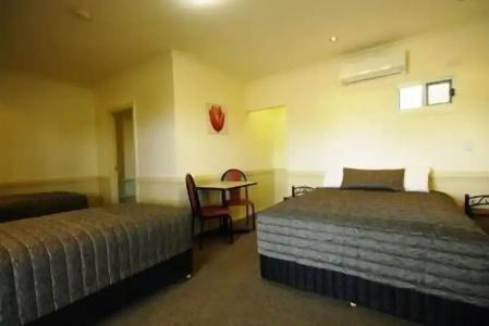 Park Avenue Motel - 35