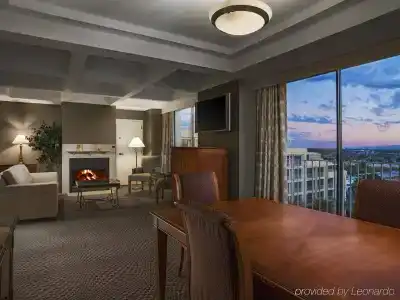 Sheraton Phoenix Crescent - 24