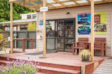 Nelson City Top 10 Holiday Park - 10