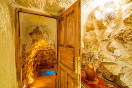Atilla's Cave - 413