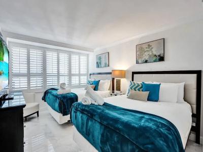 The Alexander All Suites - 690