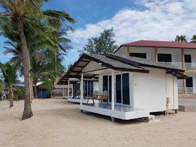 Mac's Bay Resort - 18