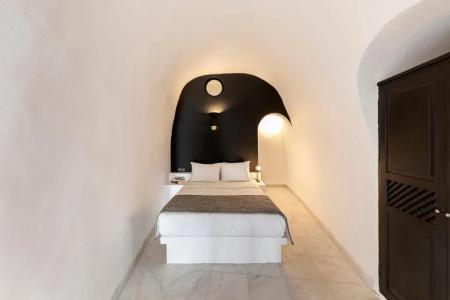 Pearl of Caldera Oia - Boutique by Pearl Collection - 124