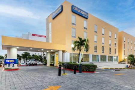 City Express Cancun - 36