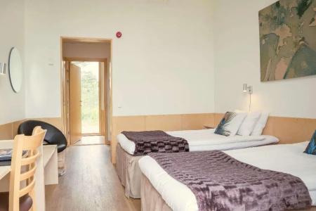 Tylebackl; Sure Collection by Best Western - 5