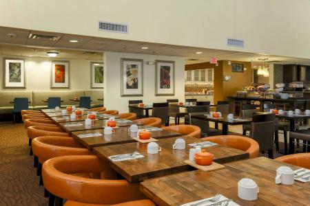 Hilton Garden Inn Dallas/Market Center - 24