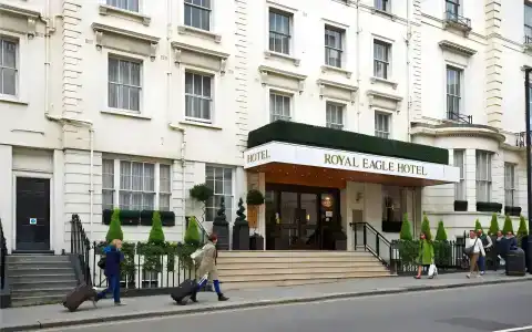 Royal Eagle - 33