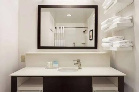 Hampton Inn - Colchester - 54