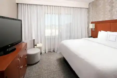 Courtyard by Marriott - 28