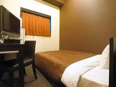 Livemax Esaka - 28