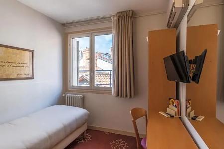 Ours Blanc - Place Victor Hugo - 98