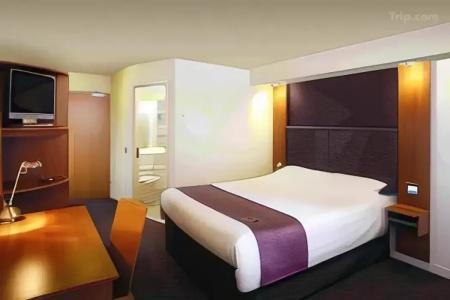 Premier Inn - Heaton Park - 4